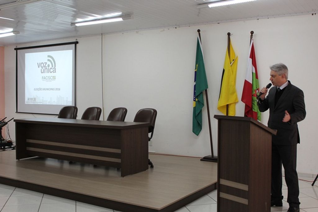 Documento “Voz Única”, com propostas para Herval d’ Oeste é entregue aos candidatos a prefeito do Município