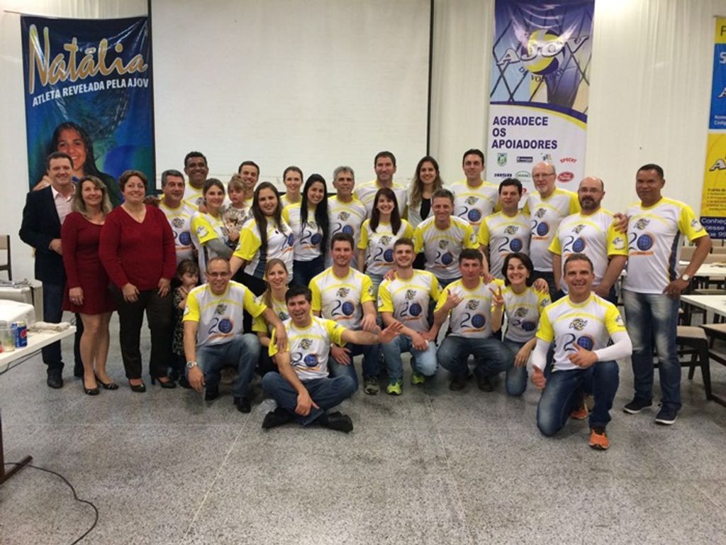 AJOV completa 20 anos de fundação e promove jantar com a presença da atleta Natália Zílio Pereira