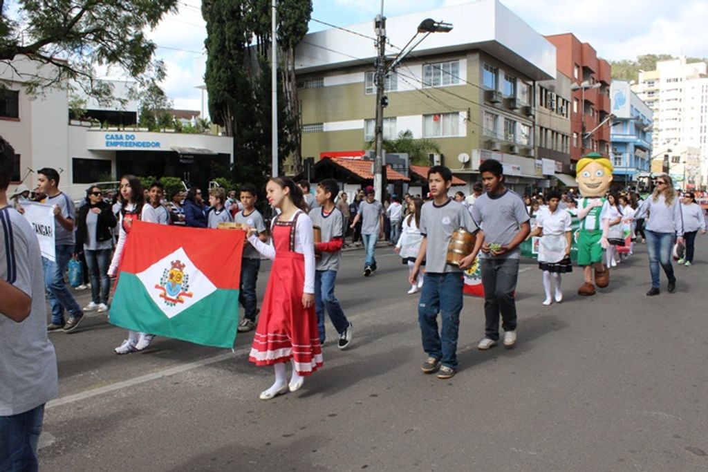 Desfiles Cívicos em Herval d’ Oeste e Joaçaba marcam o Sete de Setembro