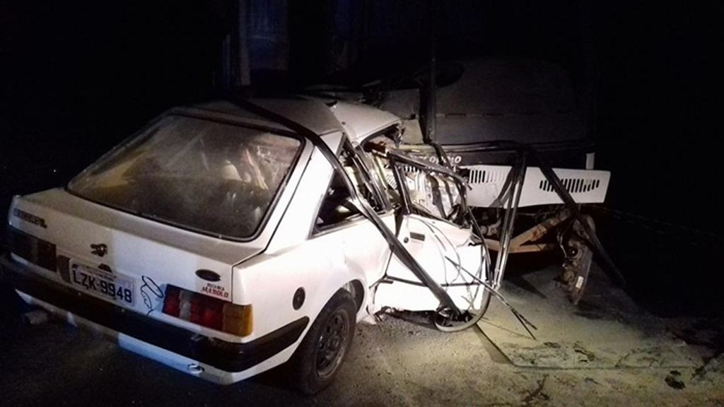 Duas mortes na BR-153 em colisão de carro e ônibus