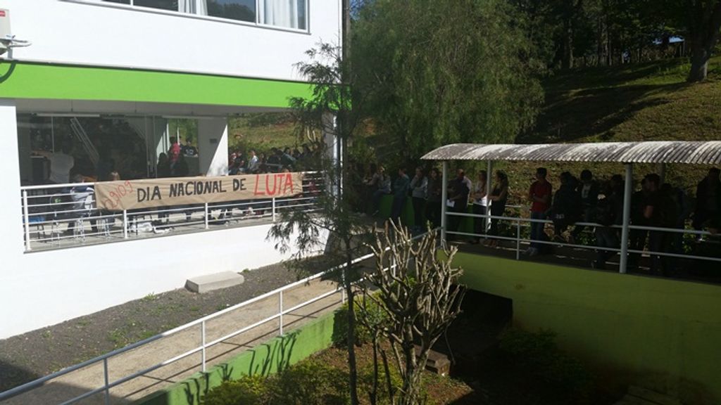 IFC faz mobilização em defesa da educação pública, gratuita e de qualidade