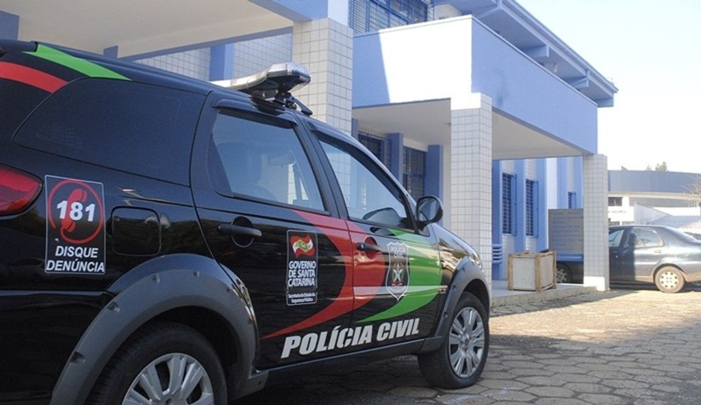 Homem é preso acusado de abusar da filha de 10 anos