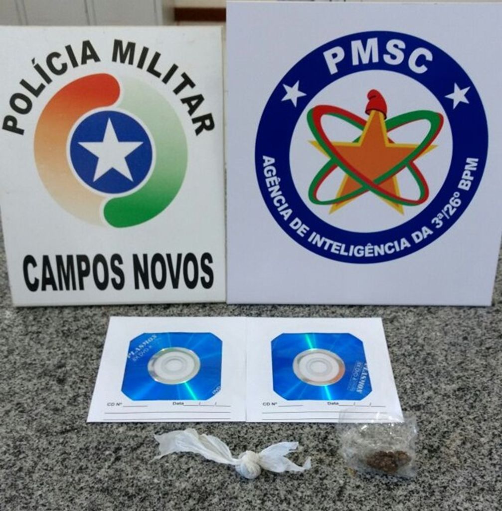 Dois são presos pro tráfico de drogas em Campos Novos