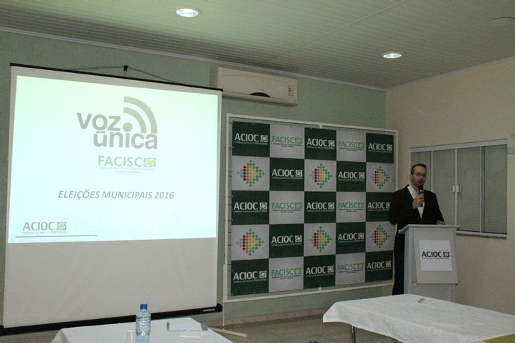 Documento “Voz Única” é entregue aos candidatos à prefeitura de Luzerna