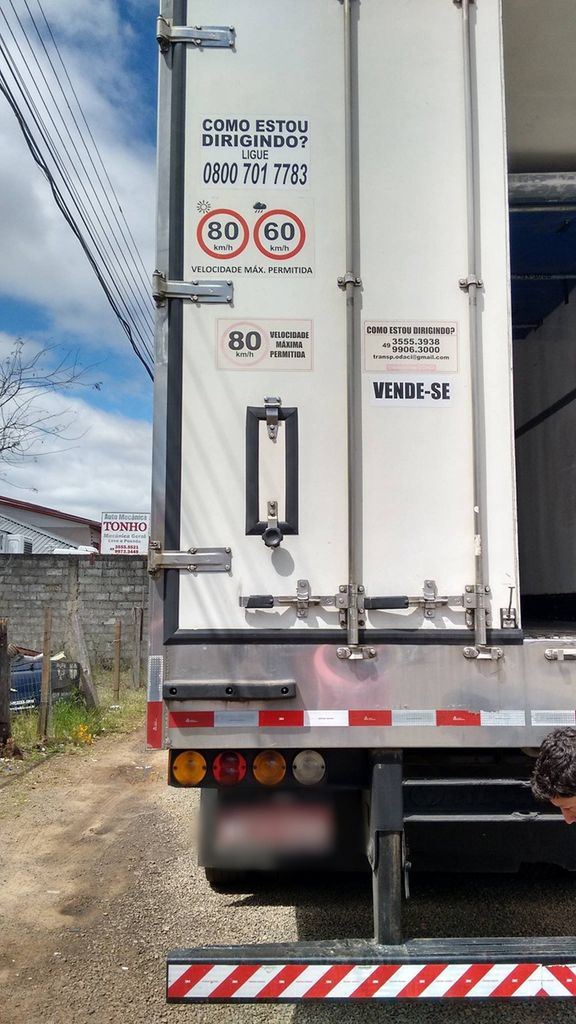 Bandidos rendem motorista e carreta carregada de frango congelado é roubada