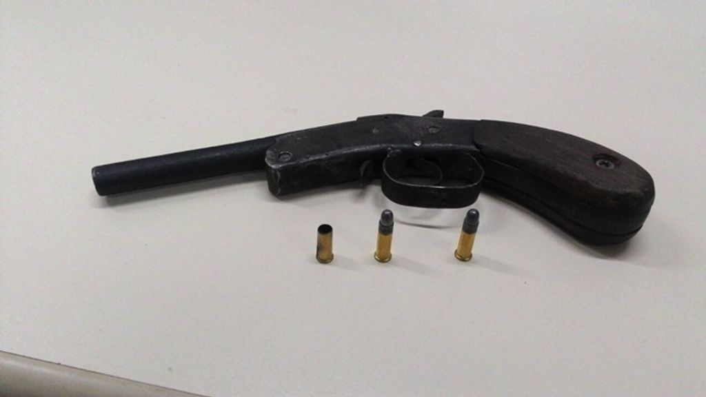 Jovem de 20 anos é presa ao efetuar disparo de arma de fogo em bar de Irani