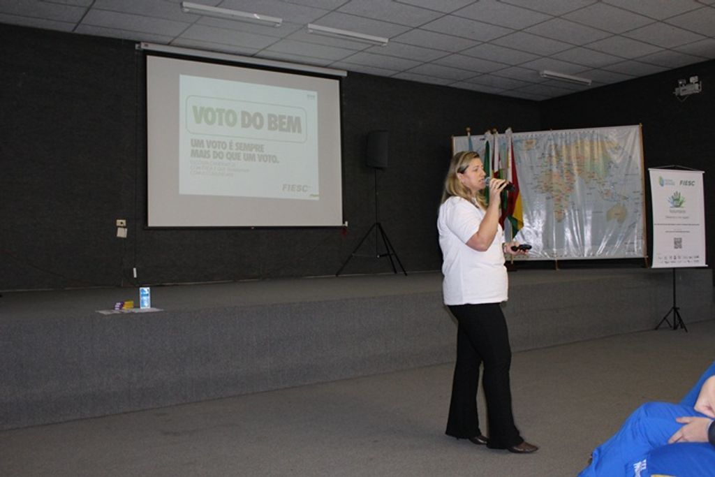 Campanha “Voto do Bem” da Fiesc é apresentada para alunos da Escola Padre Nóbrega de Luzerna