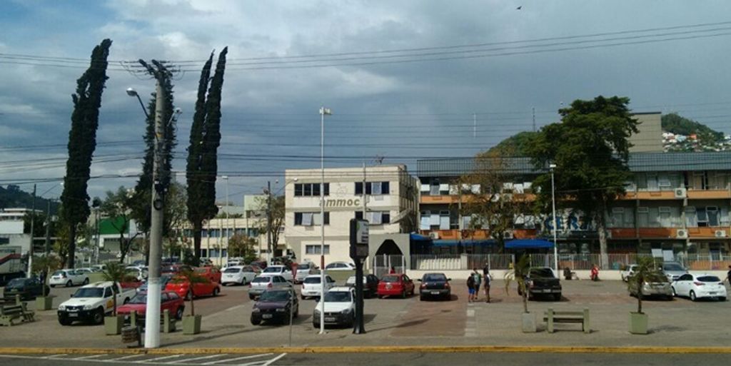 Jovens são flagrados fumando maconha na Praça da Catedral