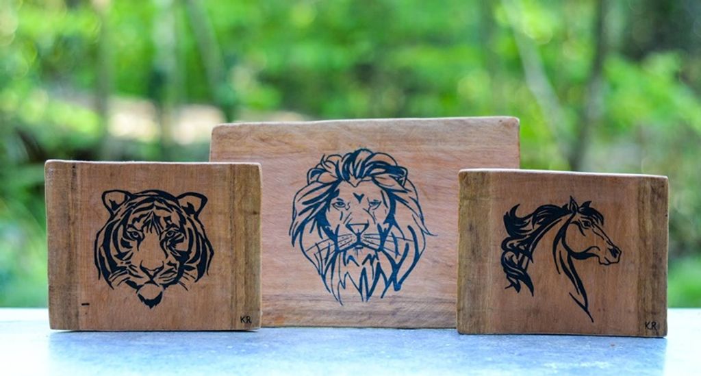 Artistas desenvolvem arte com madeira reaproveitada e dão forma e vida as criações