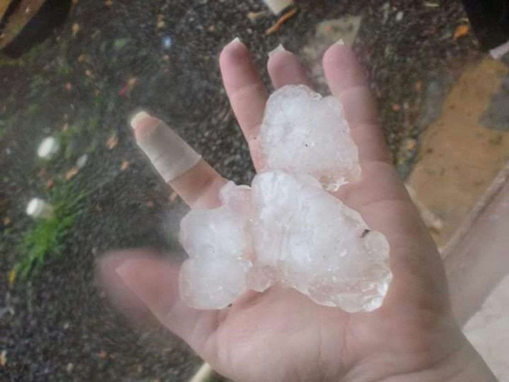 Chuva de granizo causa prejuízos em Fraiburgo