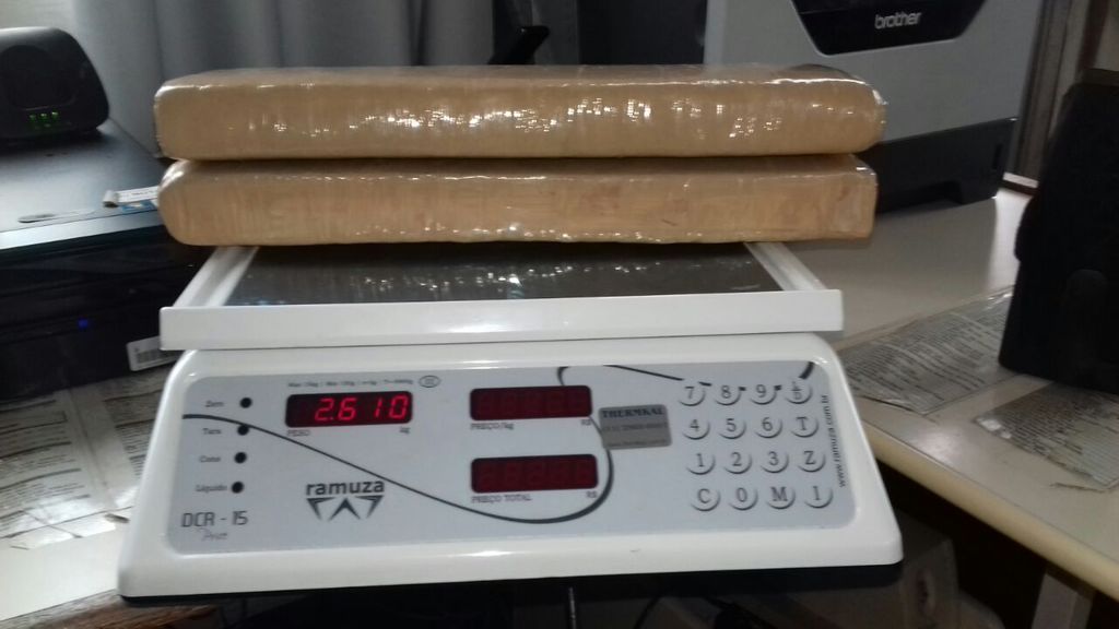 PRF apreende mais de 2 quilos de maconha com menor que estava em ônibus