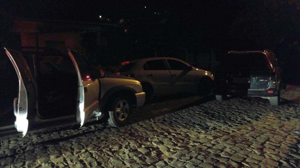 Cabos eleitorais perseguem viatura descaracterizada da PM e são presos