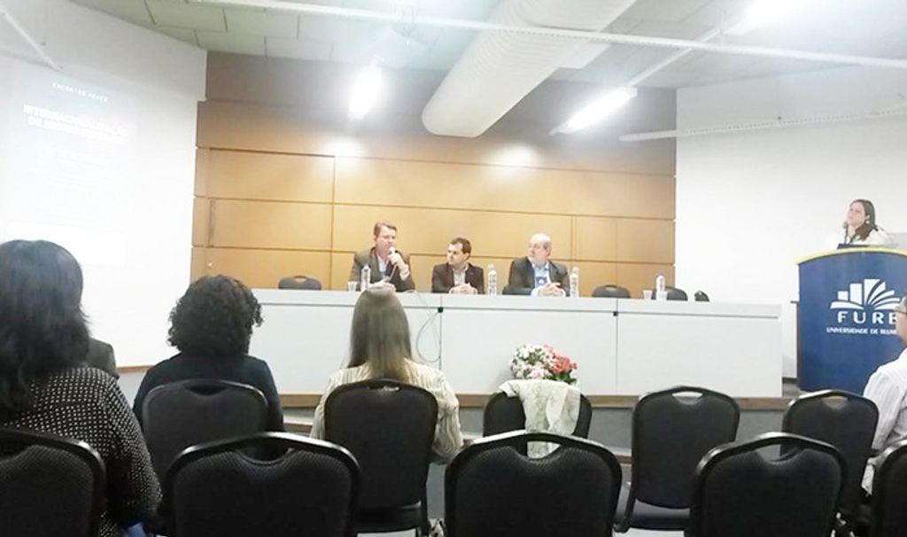 Mobilidade Acadêmica da Unoesc compartilha experiências sobre intercâmbio durante reunião da Acafe