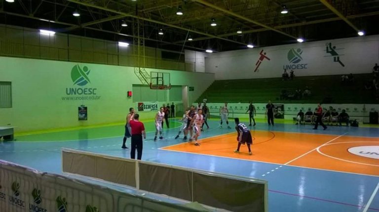 Ablujhe estreia com derrota no triangular final do campeonato de basquete