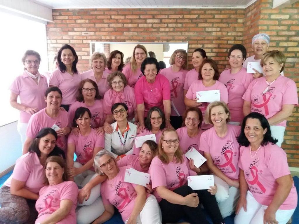 Alunos do curso Técnico em Enfermagem do SENAC participam de atividade do Outubro Rosa