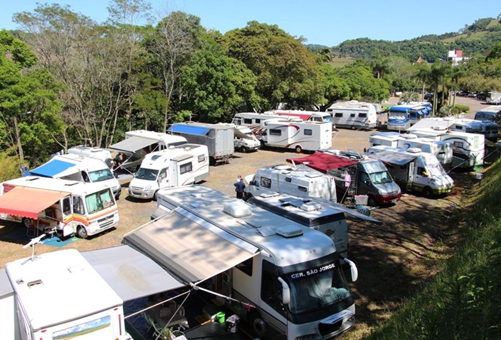 Encontro reúne mais de 60 Motorhomes em Piratuba