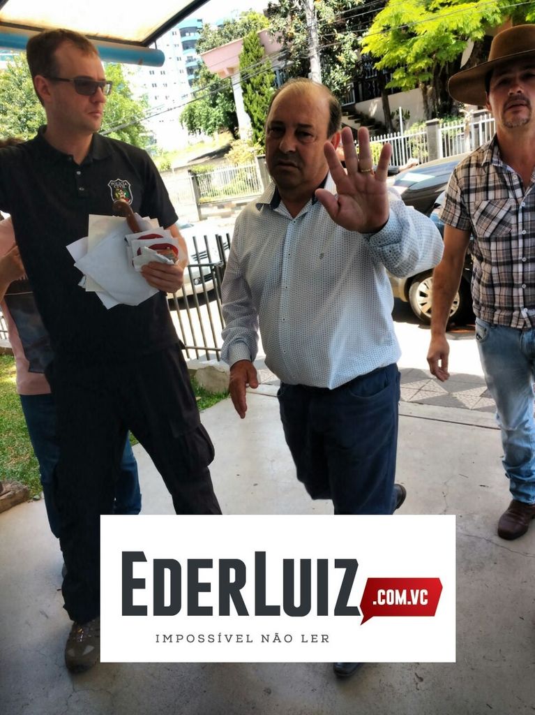 Candidato a vice é conduzido à delegacia