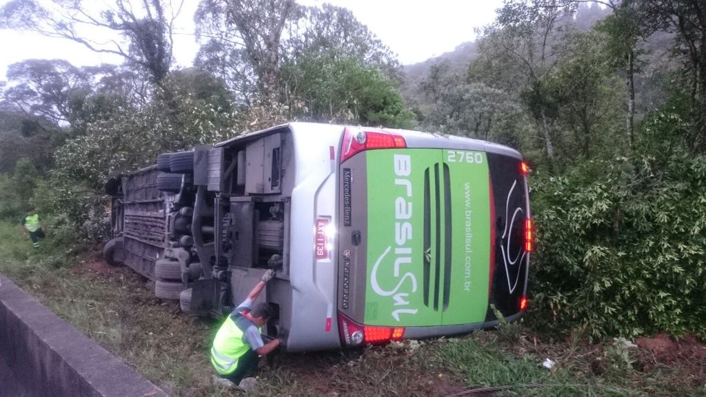 Acidente com ônibus que vinha para SC mata três pessoas na BR-376