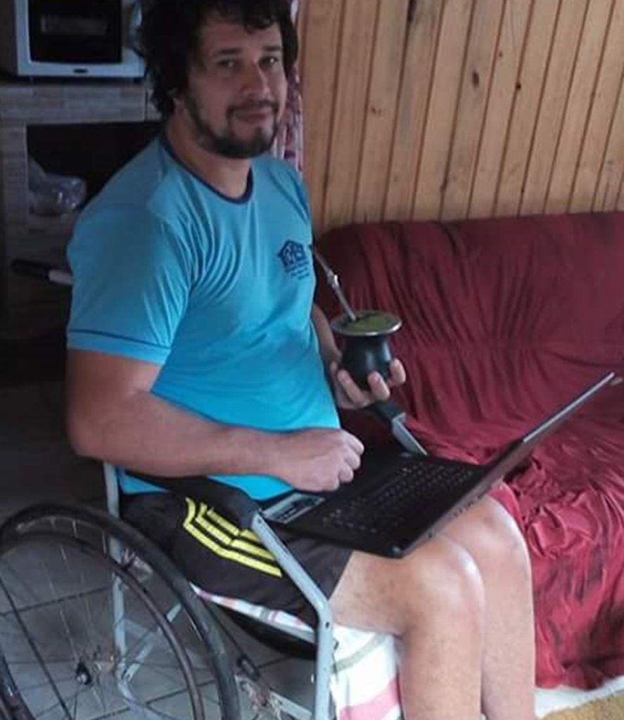 Joaçabense que foi vítima de acidente de trânsito precisa de cadeira de rodas nova