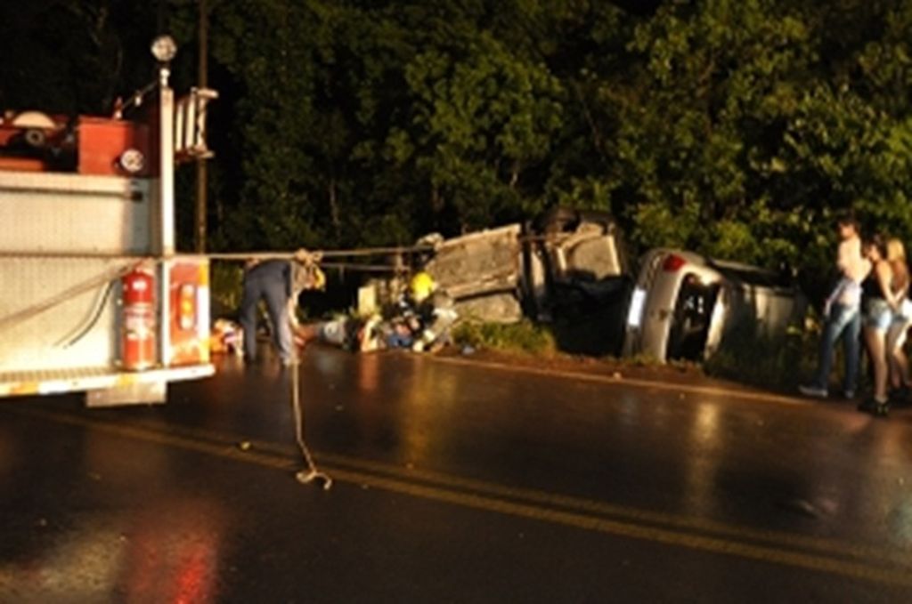 Populares evitam tragédia após acidente na SC 135