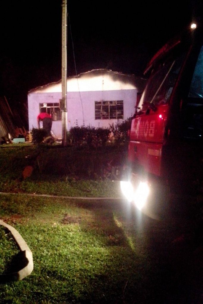 Residência é destruída por incêndio em Catanduvas