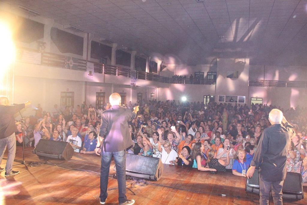 Festival de Dança da Terceira Idade é encerrado com premiação e show nacional