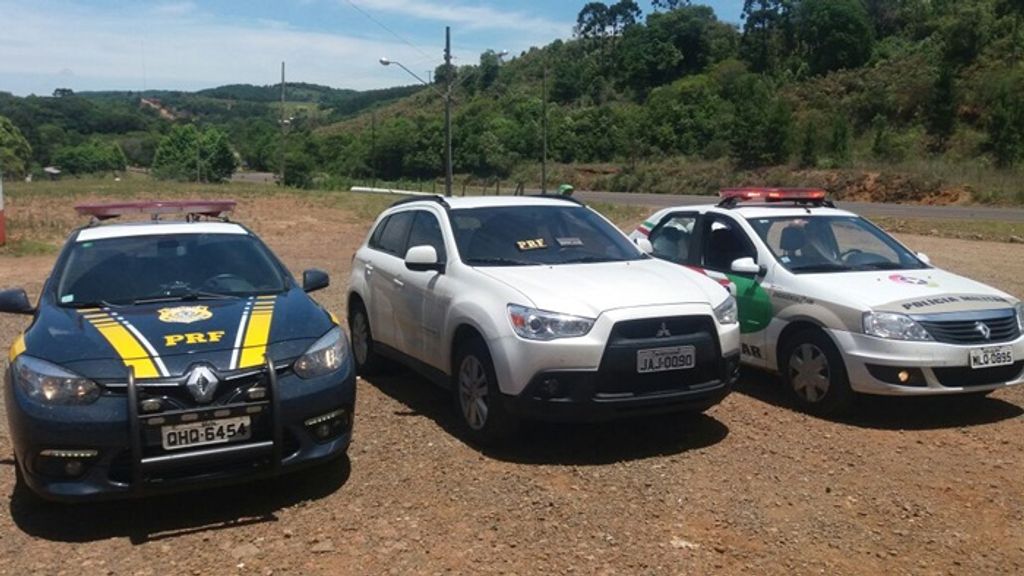 PRF e PM apreendem veículo adulterado e com registro de roubo na BR 282