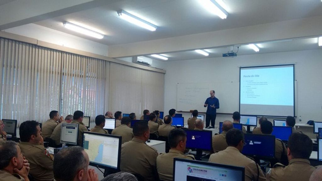 Políciais Rodoviários Estaduais recebem treinamento para uso de novo sistema durante as ocorrências