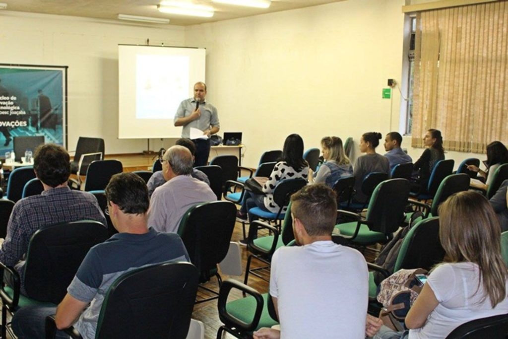 Painel de Empreendedorismo trouxe informação e troca de ideias entre empresários e estudantes em Joaçaba