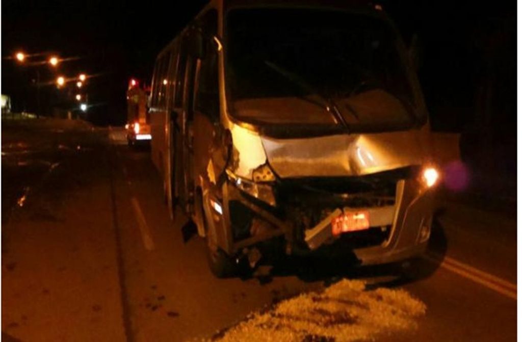 Colisão entre micro-ônibus e carro faz uma vítima fatal na SC 355
