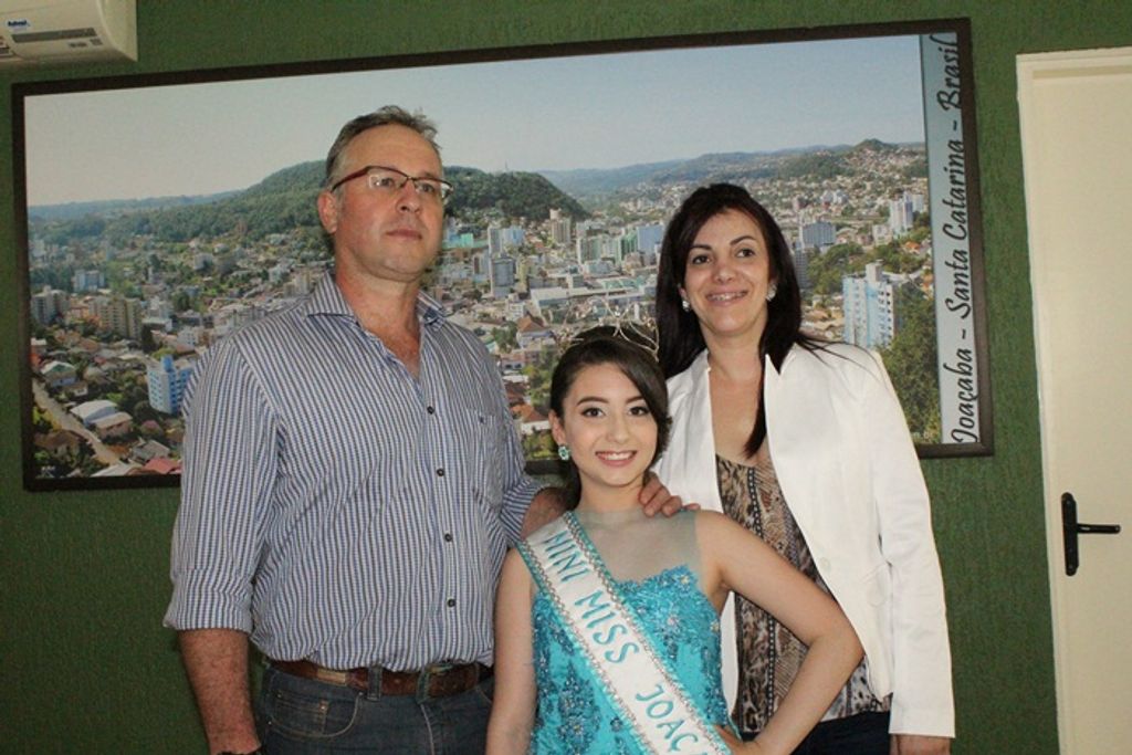 Kauanna Pozzebon Guerreiro é coroada Mini Miss Joaçaba