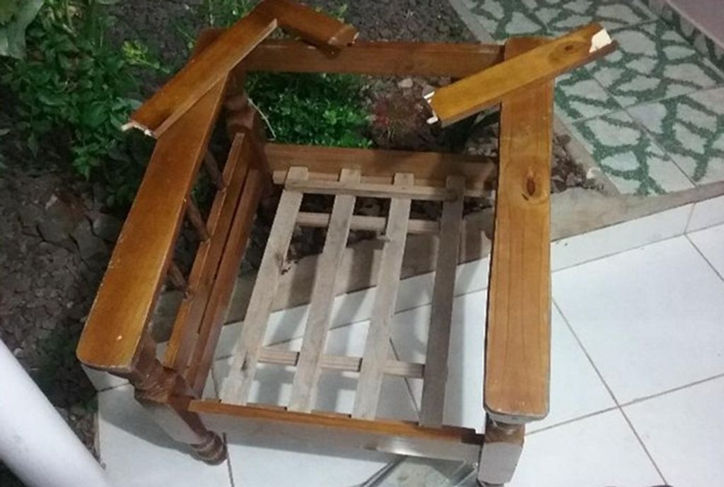 Adolescente é apreendido por agredir padrasto