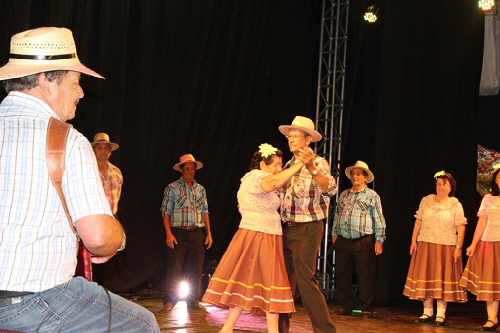 Apresentações especiais marcam a segunda-feira do Festival de dança da Terceira Idade