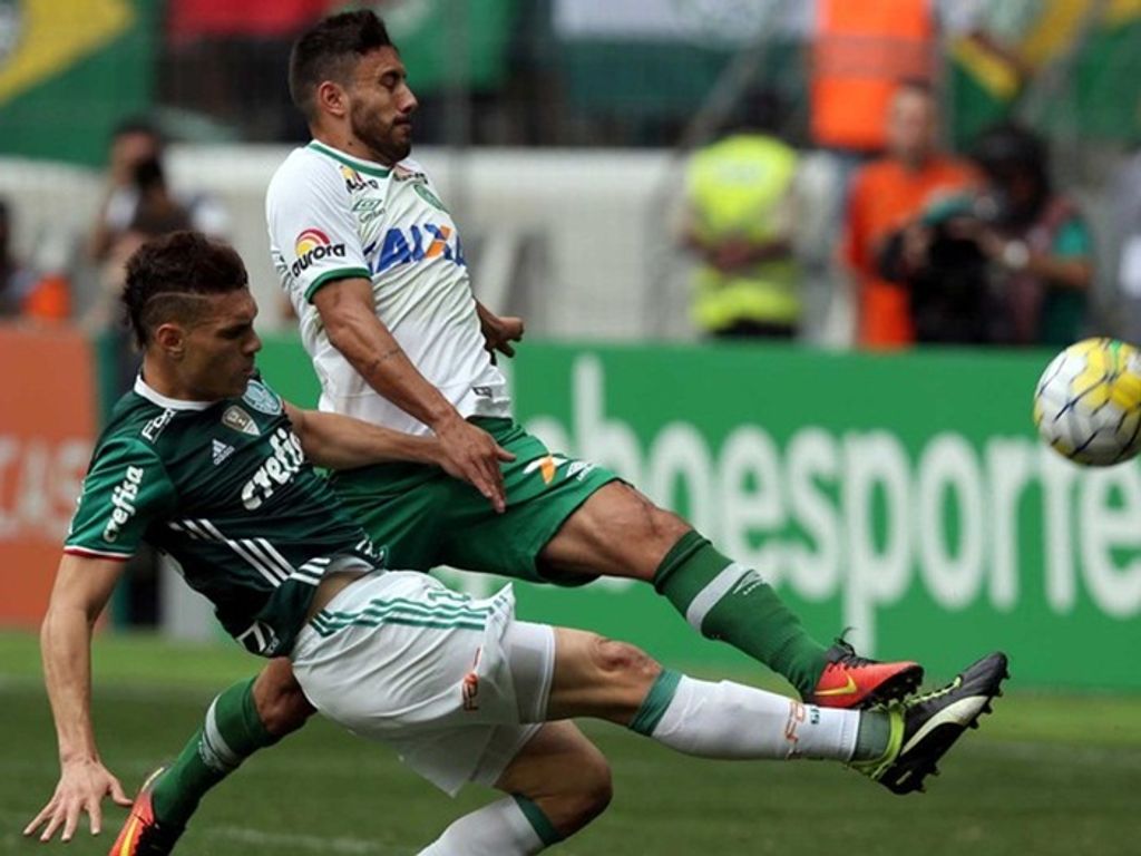 Avião com equipe da Chapecoense sofre acidente na Colômbia