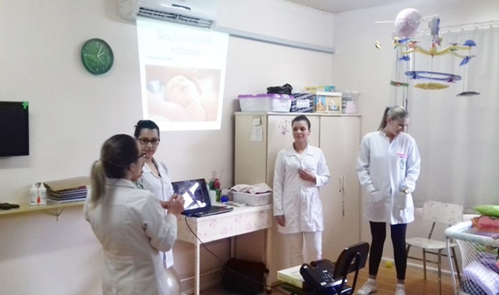 Acadêmicas do curso de Fisioterapia da Unoesc avaliam o desenvolvimento motor em bebês de escola pública
