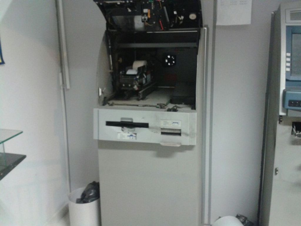 Bandidos explodem caixas eletrônicos de banco em Arroio Trinta