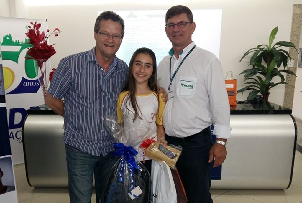 Aluna de Luzerna fica entre as 5 melhores de SC no concurso Recicla CDL na Escola