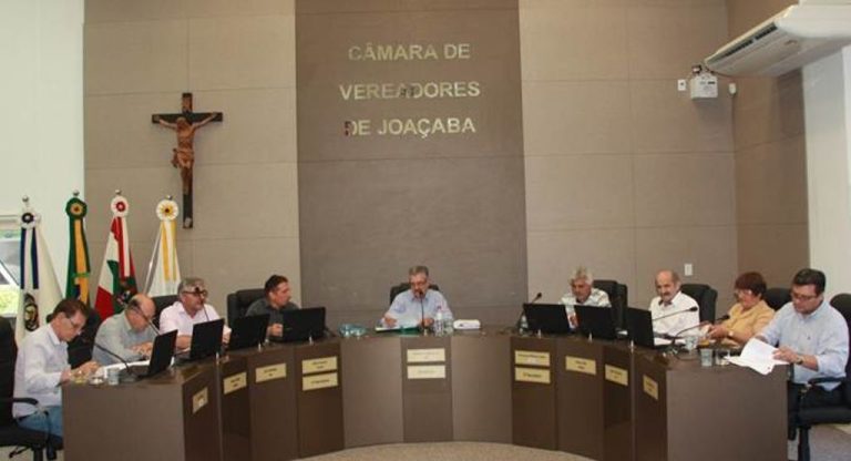 Vereadores aprovam projeto que prevê a suspensão do aumento do IPTU para 2017