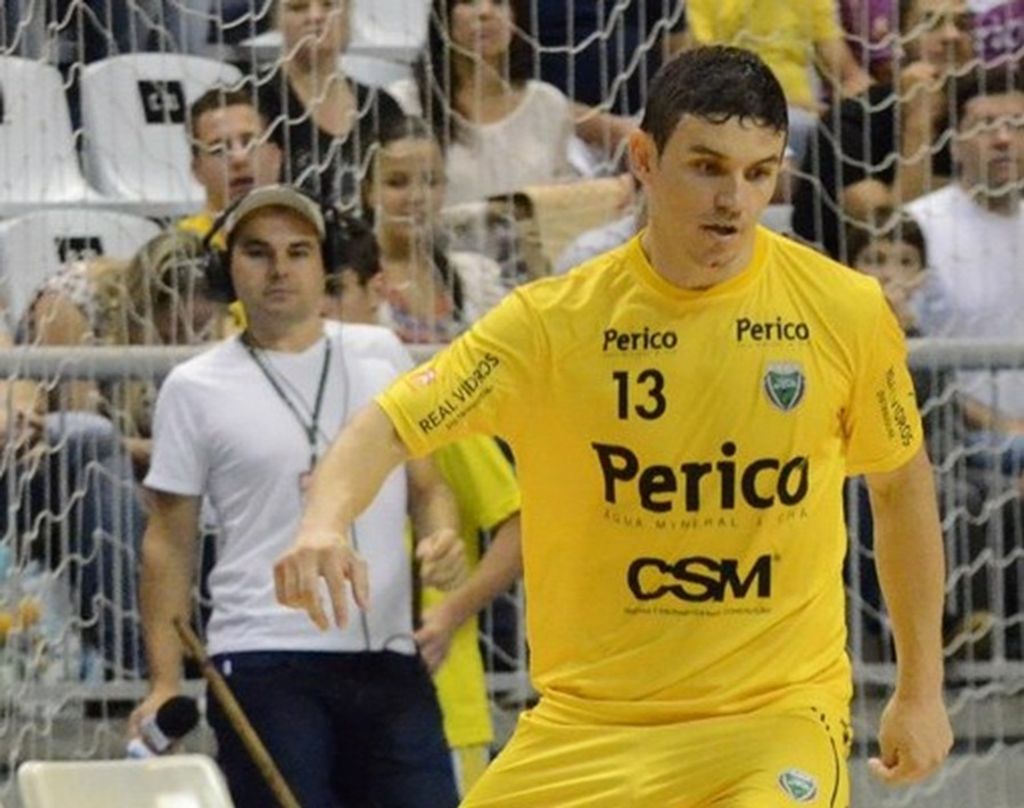 Campeão da Taça Brasil, Vitor Hugo é contratado pelo Joaçaba Futsal
