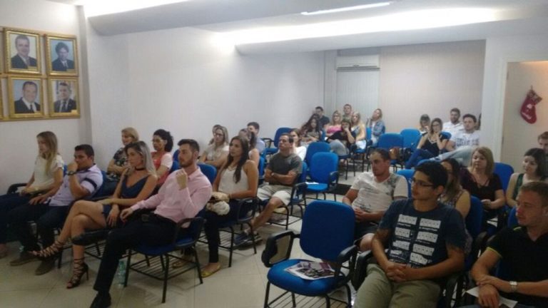 Palestra sobre como se manter motivado e obter resultados na academia reúne bom público em Joaçaba