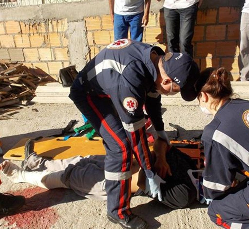 Samu e Siticom Joaçaba realizam simulação de acidente de trabalho