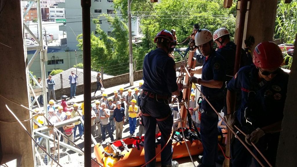 Simulado com acidente em altura encerra o programa Café Consciente do SITICOM Joaçaba