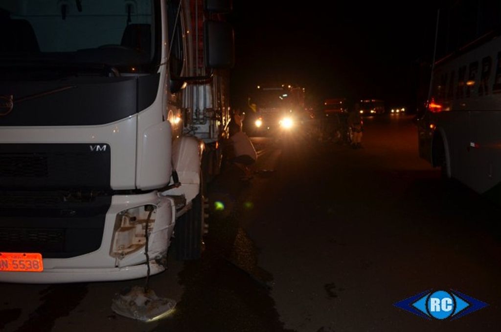 Homem fica ferido após colisão entre carro e caminhão em Capinzal