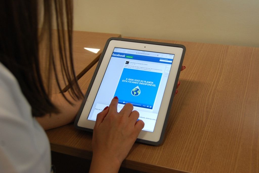 Estudo analisa a influência das mídias digitais no consumo da água