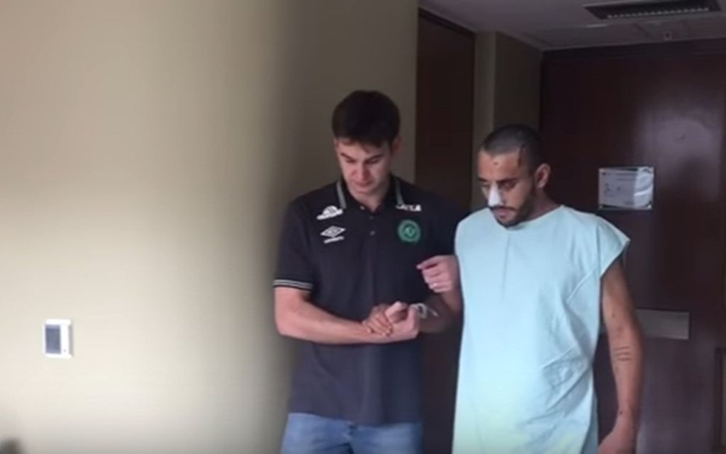 Em vídeo, Alan Ruschel agradece o carinho recebido: “Logo estarei no Brasil”