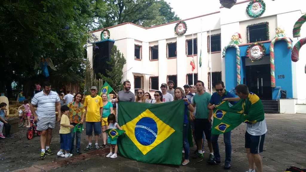 Mesmo com pouca adesão, manifestação a favor da lava Jato é realizada em Joaçaba