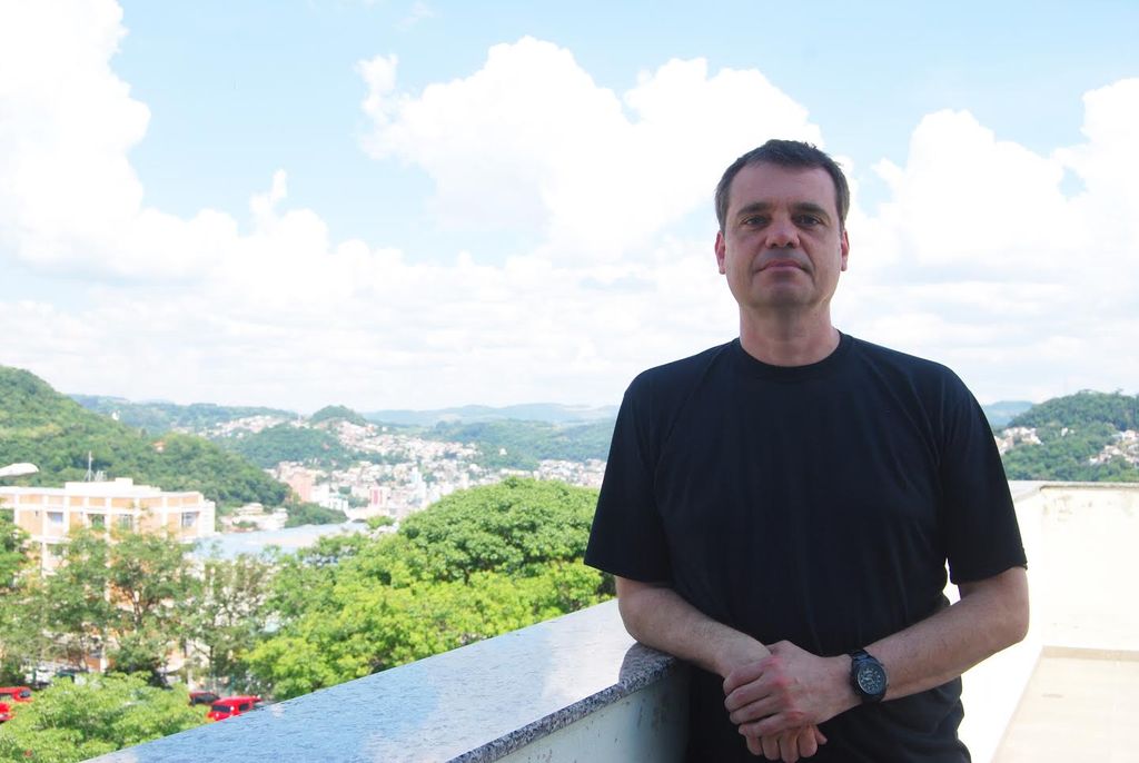 Professor da Unoesc avalia pela impressão digital as diferenças entre brasileiros e espanhóis