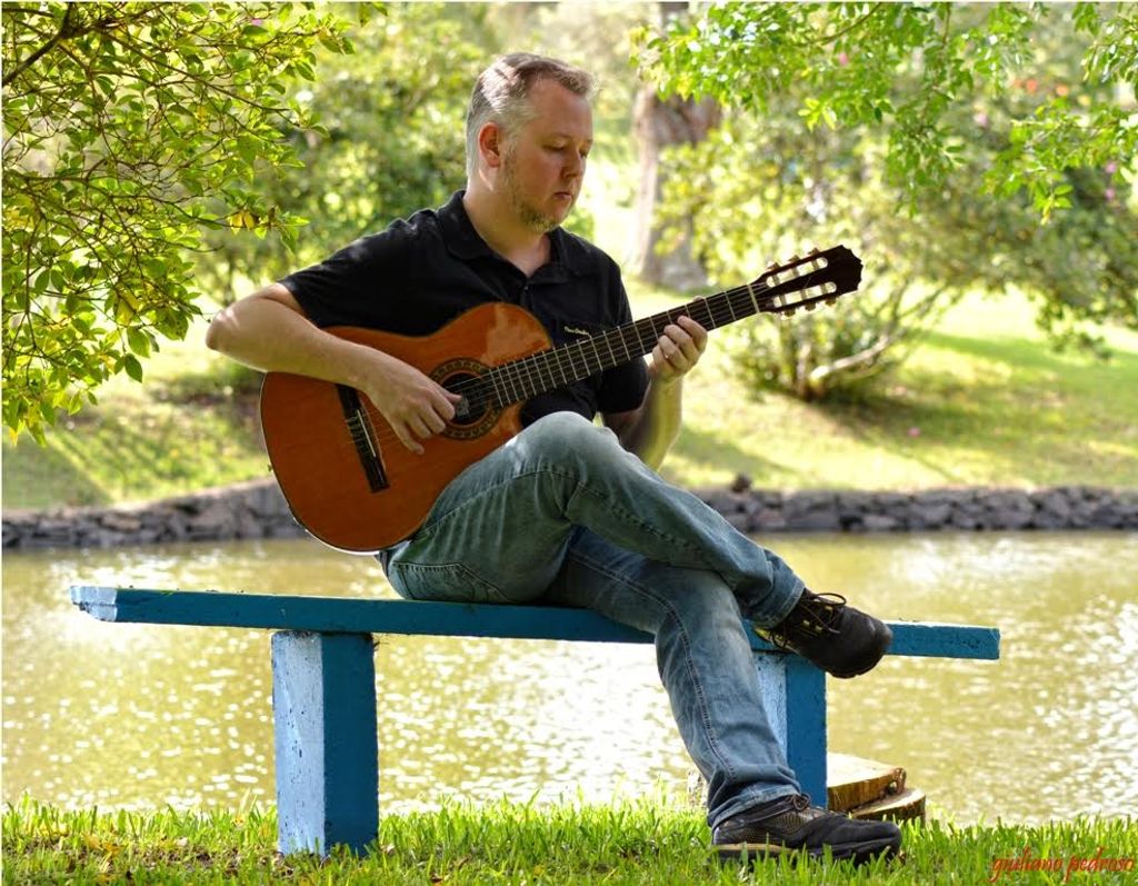 Arte nas cordas – Conheça o  multi-intrumentista Juliano Vesoloski Lechner