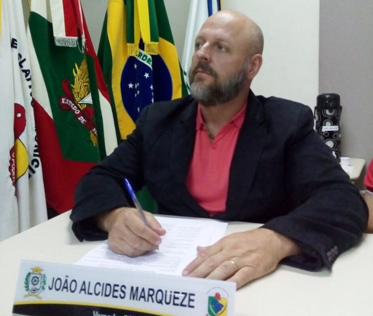 Vereador solicita que equipamento de pintura de faixas de pedestres, lombadas e meio-fio seja colocado para operar