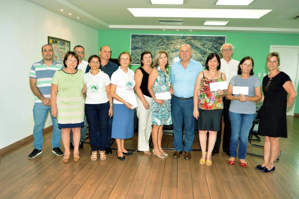 Prefeito de Videira doa todo o salário a entidades do município